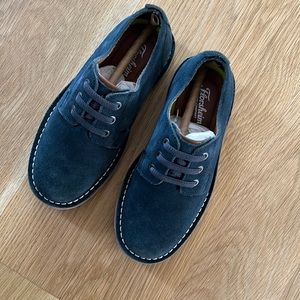 Boys Florsheim suede shoes size 1
